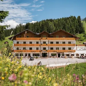 Laguscei Dolomites Mountain Hotel Arraba